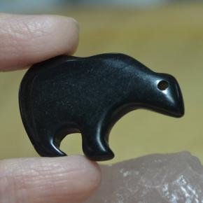 Jaspe negro natural de 42,52 ct, forma elegante, opaco