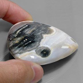 Jaspe multicolor natural de 137,25 ct, en forma de pera, opaco