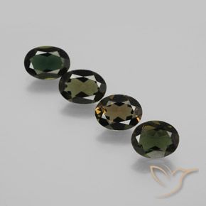 Gemas de Kornerupina Verde oscuro natural de 3.30 ct, Ovalada, VVS-VS