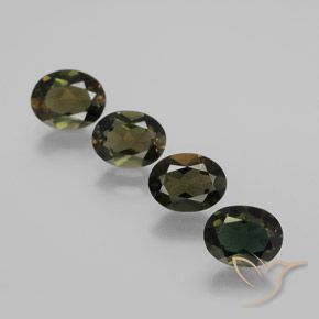 Gemas de Kornerupina Verde oscuro natural de 3.59 ct, Ovalada, VVS-VS