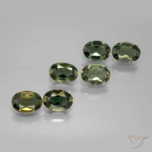 Gemas de Kornerupina Verde oscuro natural de 2.57 ct, Ovalada, VVS-VS