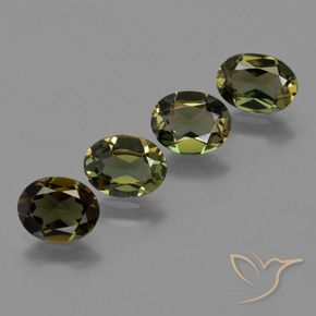 Gemas de Kornerupina Verde terroso intenso natural de 2.60 ct, Ovalada, VVS-VS