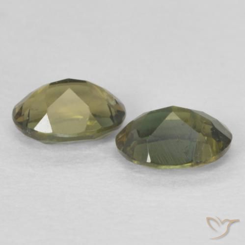 Gemas de Kornerupina Verde marrón natural de 0.50 ct, Ovalada, VVS-VS