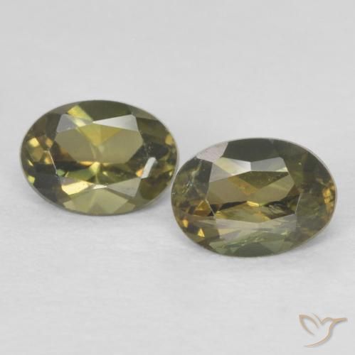0.47ctw Natural Verde terroso Kornerupina, Ovalada, VS