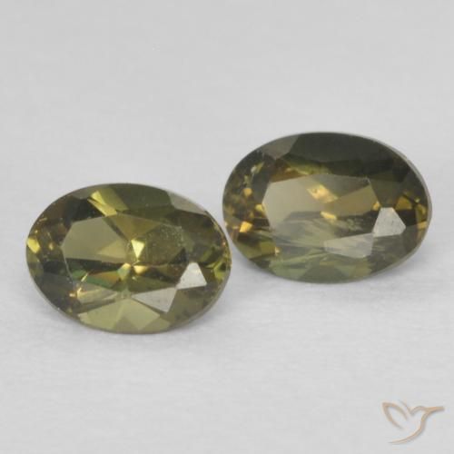 Gemas de Kornerupina Verde terroso natural de 0.47 ct, Ovalada, VS