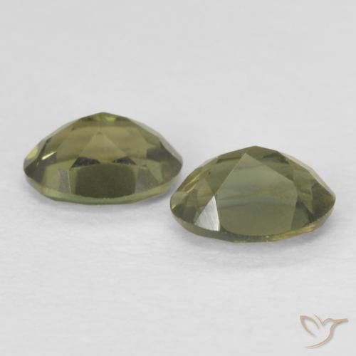 Gemas de Kornerupina Verde terroso natural de 0.47 ct, Ovalada, VS