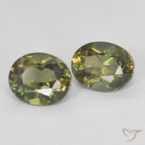 Gemas de Kornerupina Verde amarillento natural de 0.50 ct, Ovalada, VVS-VS