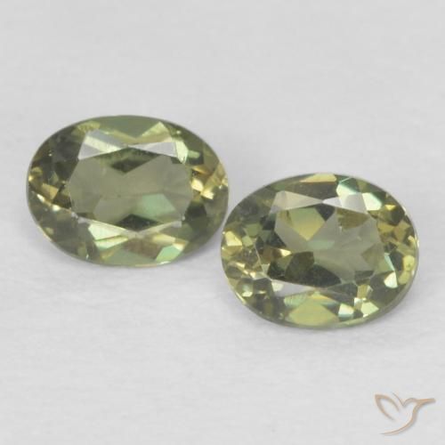 0.32ctw Natural Verde cálido Kornerupina, Ovalada, VVS-VS
