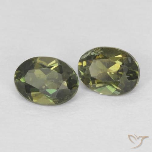 Gemas de Kornerupina Verde bosque cálido natural de 0.26 ct, Ovalada, VS