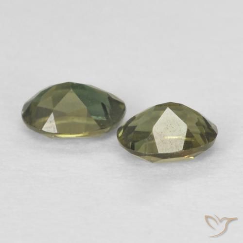 Gemas de Kornerupina Verde bosque cálido natural de 0.26 ct, Ovalada, VS