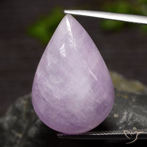 Kunzita violeta natural de 31,08 ct, en forma de pera, translúcido
