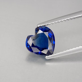 Cianita azul natural de 2,40 ct, forma de corazón, VS