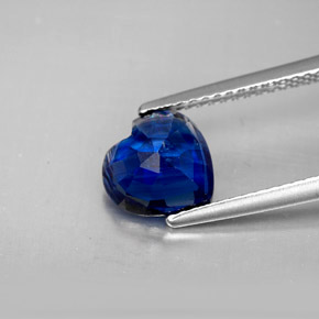 Cianita azul natural de 2,20 ct, forma de corazón, VS