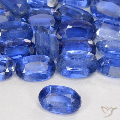 Cianita Azul aciano natural de 0.69 ct, Ovalada, SI