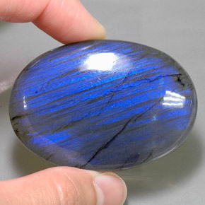 Labradorita multicolor natural de 145,20 ct, corte óvalo, opaco
