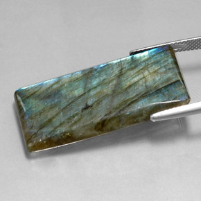 Labradorita multicolor natural de 29,87 ct, baguette, translúcido
