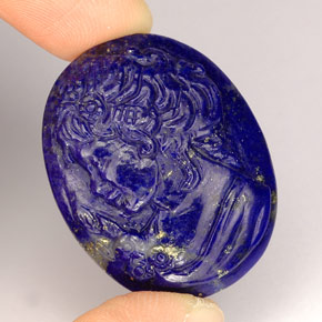 Lapislázuli violeta natural de 43,25 ct, forma elegante, opaco