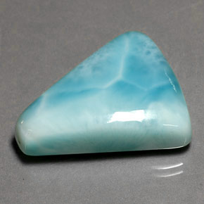 Larimar azul natural de 35,80 ct, forma elegante, opaco