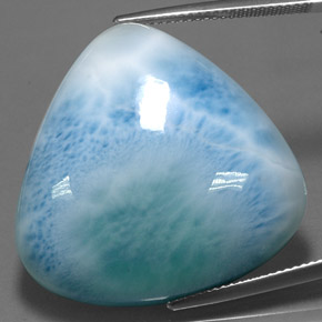Larimar azul natural de 55,13 ct, trillón, opaco
