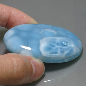 Larimar azul natural de 149,60 ct, corte óvalo, opaco