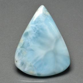 Larimar azul verdoso claro natural de 46,95 ct, en forma de pera, opaco