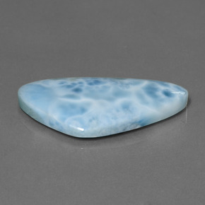 Larimar azul natural de 25,33 ct, forma elegante, opaco