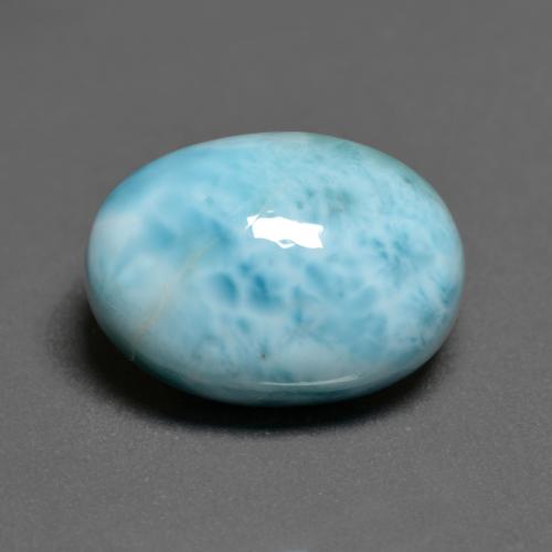 Larimar azul verdoso claro natural de 8,04 ct, corte óvalo, opaco