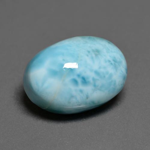Larimar azul verdoso claro natural de 8,04 ct, corte óvalo, opaco