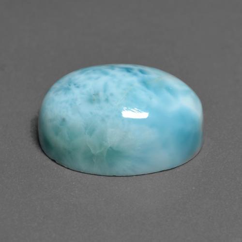 Larimar azul verdoso claro natural de 8,04 ct, corte óvalo, opaco