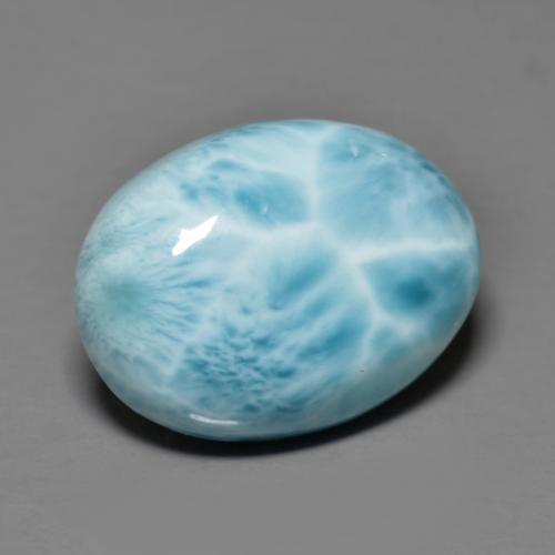 Larimar azul claro natural de 8,39 ct, corte óvalo, opaco