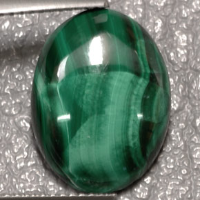 Malaquita verde natural de 7,84 ct, corte óvalo, opaco