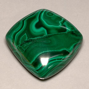 Malaquita verde natural de 111,85 ct, forma elegante, opaco