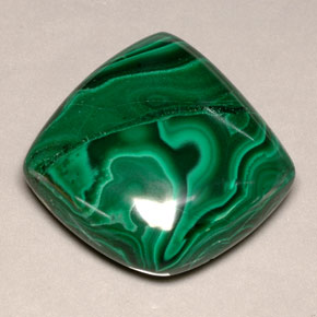 Malaquita verde natural de 111,85 ct, forma elegante, opaco