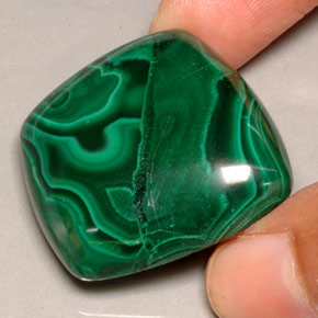 Malaquita verde natural de 111,85 ct, forma elegante, opaco