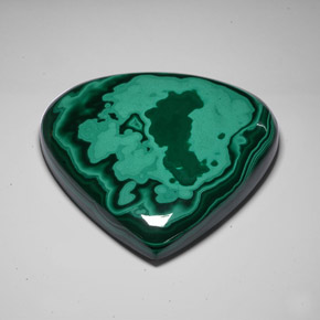 Malaquita verde natural de 2590,50 ct, en forma de pera, opaco