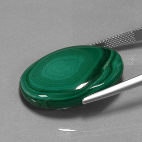 Malaquita verde natural de 47,62 ct, corte óvalo, opaco