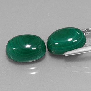 Gemas de malaquita verde natural de  ct, corte óvalo, opaco