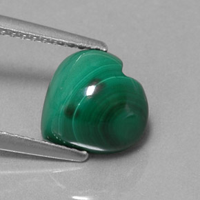 Malaquita verde natural de 3,37 ct, forma de corazón, opaco