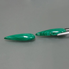 Gemas de malaquita verde natural de  ct, en forma de pera, opaco
