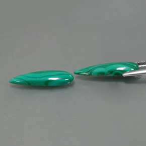 Gemas de malaquita verde natural de  ct, en forma de pera, opaco