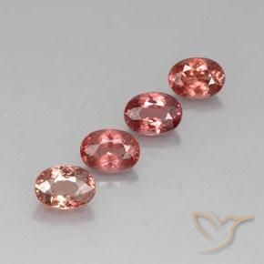 Gemas de granate malayo Rojo claro natural de 4.14 ct, Ovalada, VVS-VS