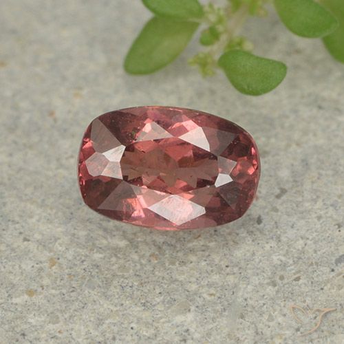 0.61ct Natural Rosado medio granate malayo, Forma Cojín, VS, Photo A