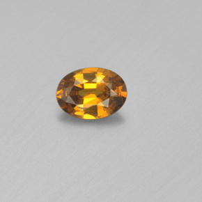 Pequeño granate Dorado verdoso natural de 0.84 ct, Corte Óvalo, VVS