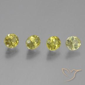 Gemas de Pequeño granate Amarillo medio natural de 2.45 ct, Ovalada, VVS-VS