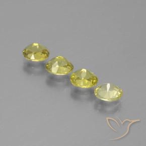 Gemas de Pequeño granate Amarillo medio natural de 2.45 ct, Ovalada, VVS-VS