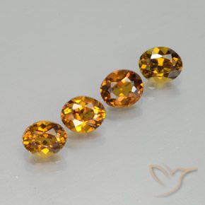 Gemas de Pequeño granate Marrón caramelo natural de 2.41 ct, Ovalada, VVS-VS
