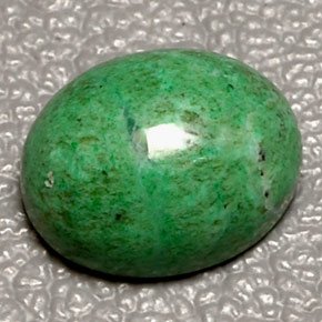 Maw-sit-sit verde natural de 3,25 ct, corte óvalo, opaco