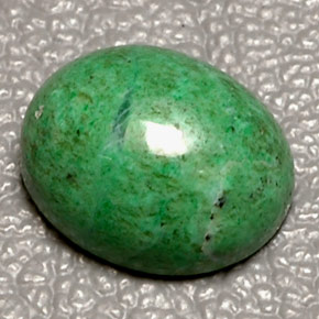 Maw-sit-sit verde natural de 3,25 ct, corte óvalo, opaco