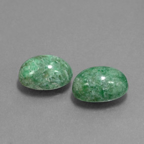 Gemas de maw-sit-sit verde natural de  ct, corte óvalo, opaco
