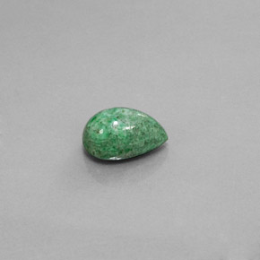 Maw-sit-sit verde natural de 3,83 ct, en forma de pera, opaco